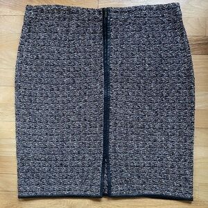 St. John - Metallic Tweed Pencil Skirt with Leather Detailing. Sz 16 - NWT